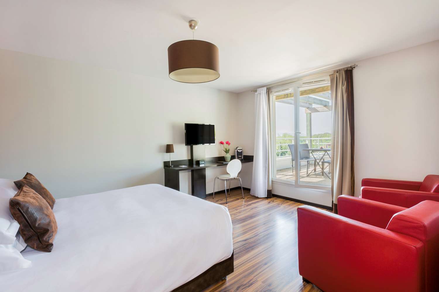 Junior Suite, Queen Bed, Executive Level, Terrace, Kitchenette