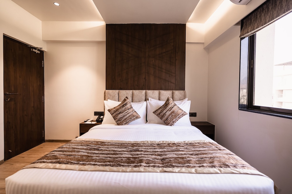EXECUTIVE, SUITE, HOT TUB