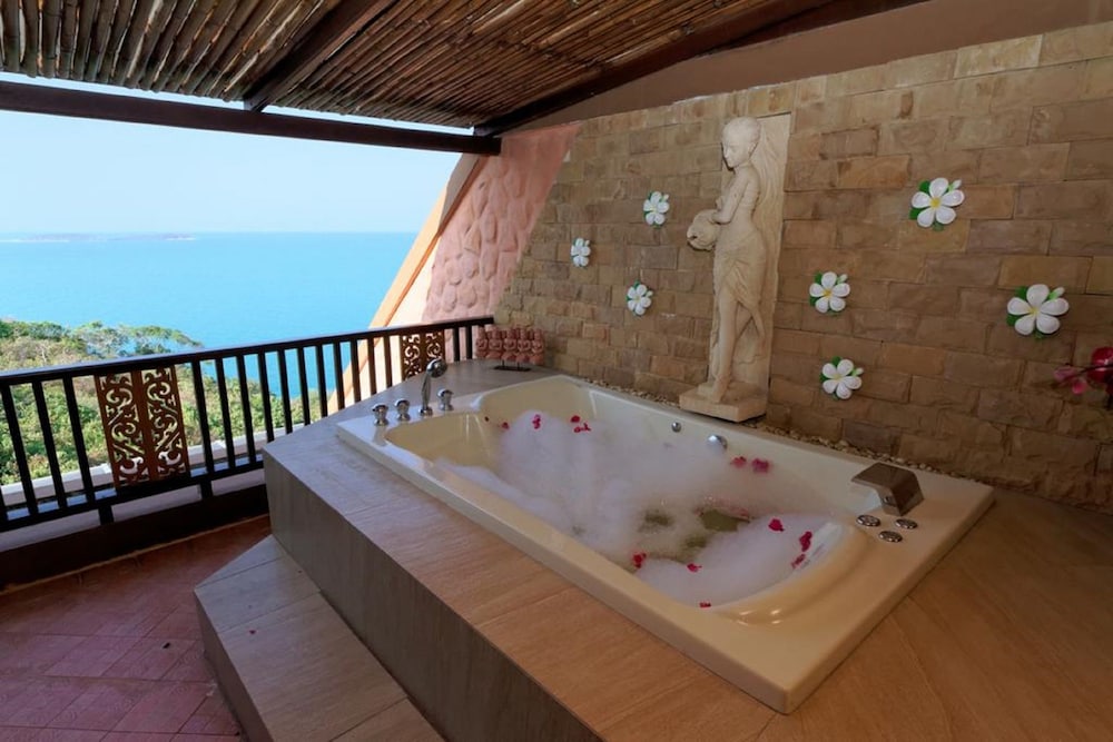SAMUI BAYVIEW RESORT & SPA 48/66