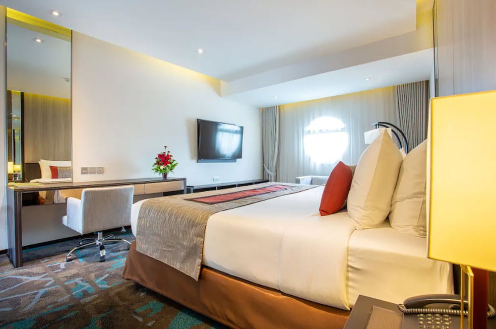 Grace Hotel 30/77