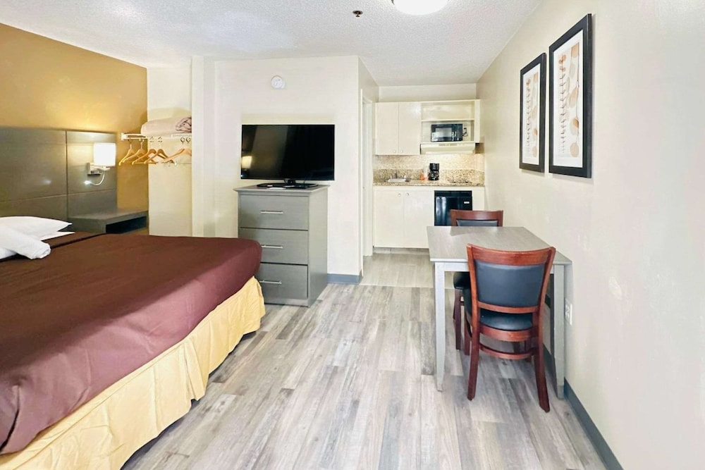 Efficiency, Double Bed, Accessible
