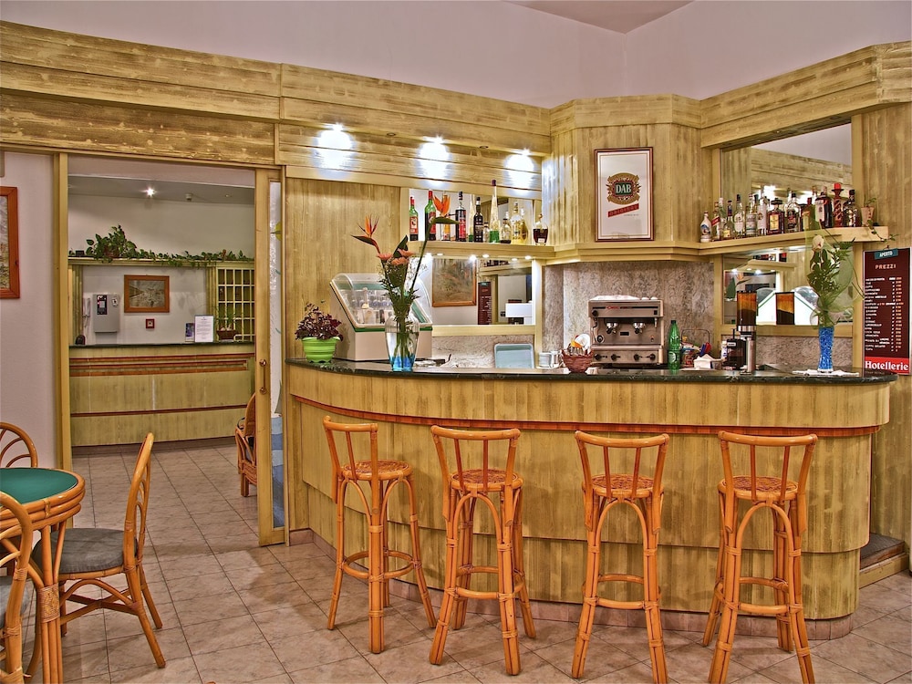 Vittoria Hotel 48/63