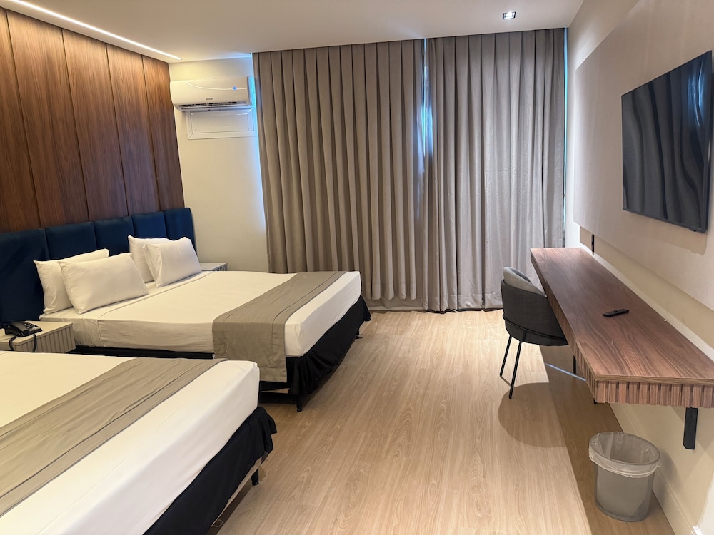 PREMIUM, SUITE, 2 QUEEN BEDS