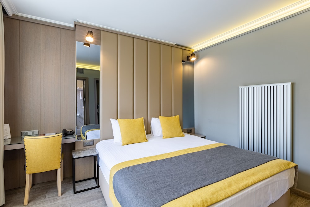Hotel Seraglio 25/70