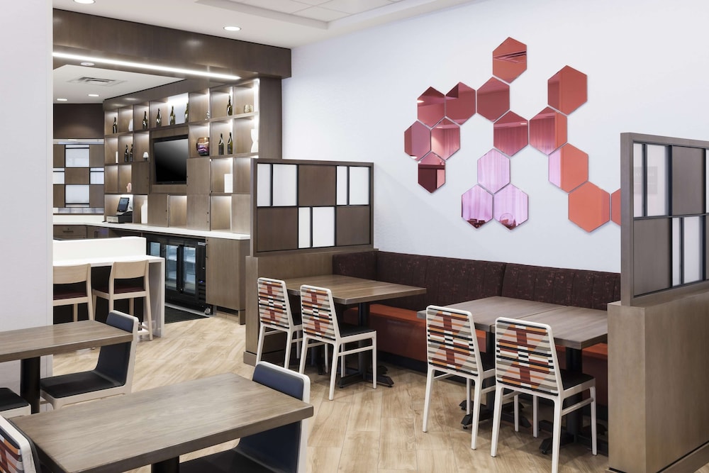 Hampton Inn Suites Phoenix Downtown 35/44