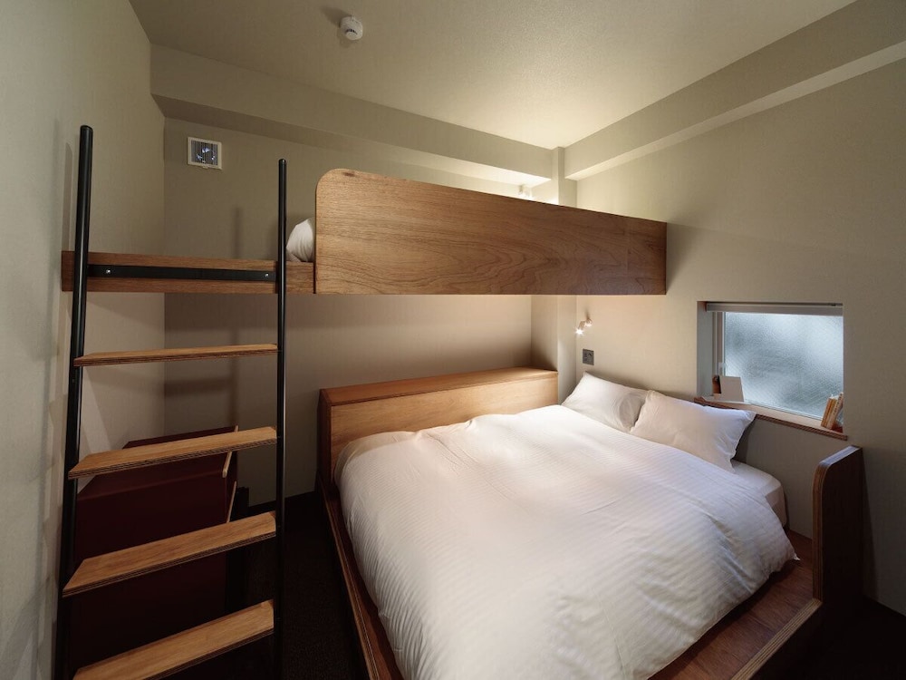 LOFT, TWIN BEDS