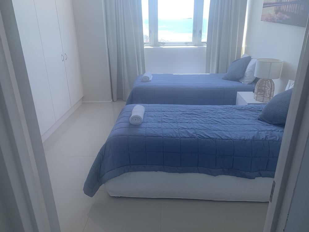 Beachfront Towers 25/80
