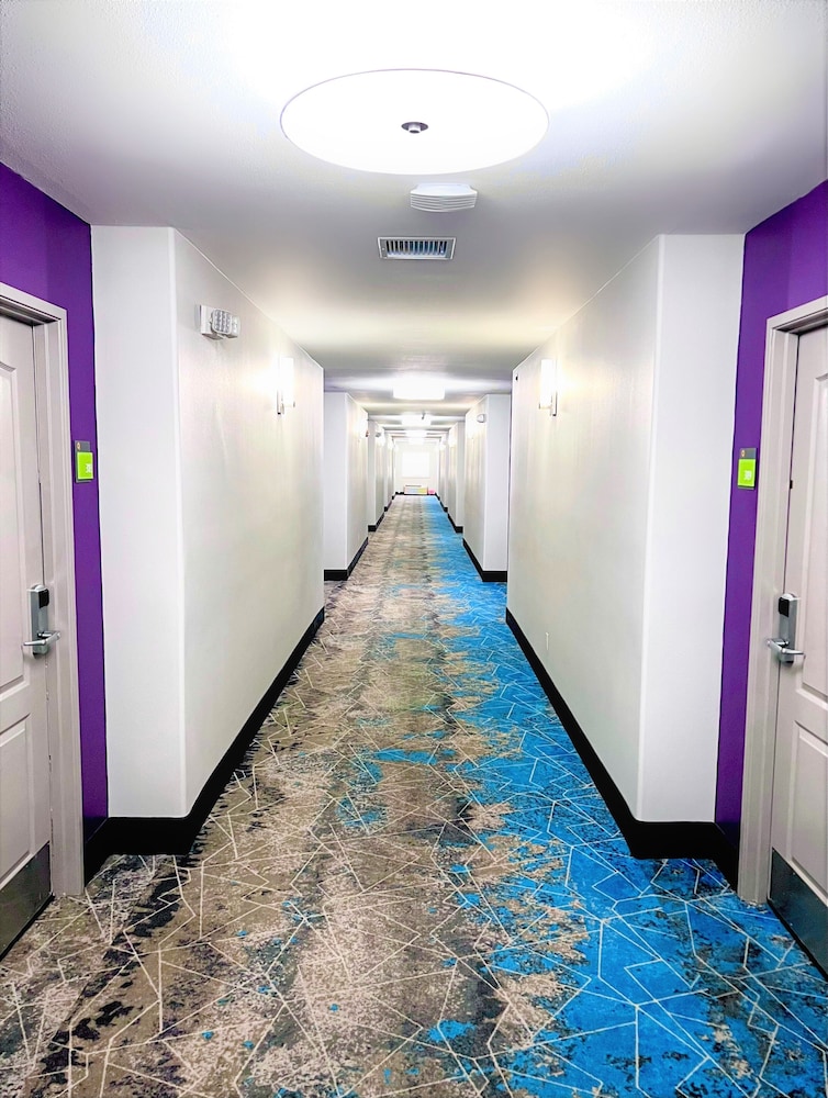 La Quinta Inn & Suites by Wyndham Pharr North McAllen 33/58