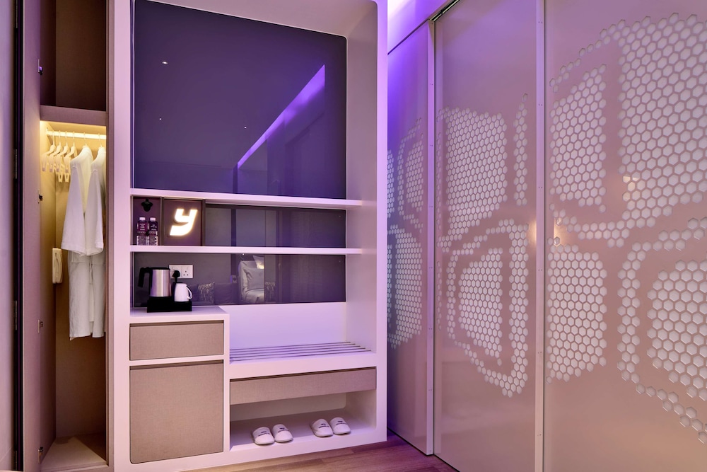 Lobby at YOTEL Singapore, Select by Hilton, SINGAPORE