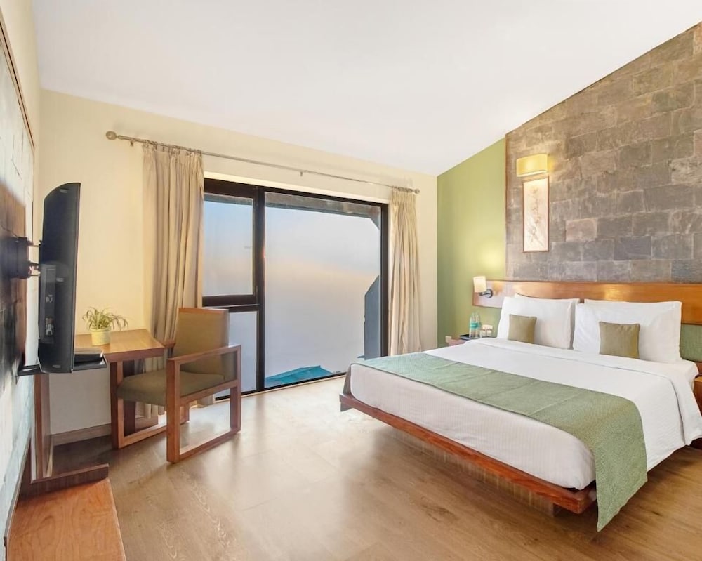 PREMIER, VALLEY VIEW, BALCONY