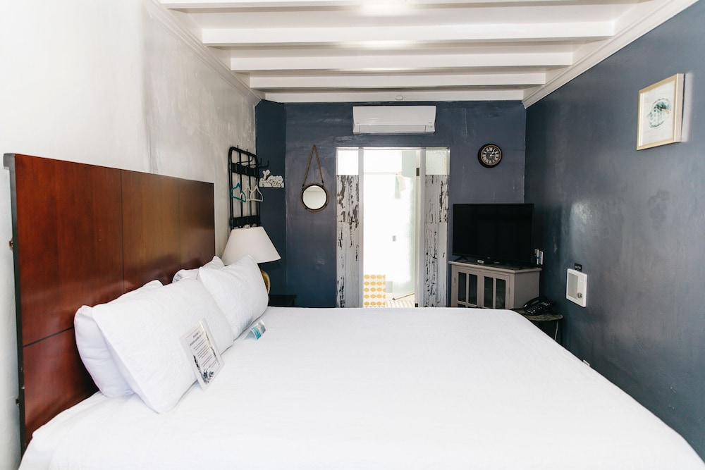 Seaside Laguna Inn & Suites 17/50
