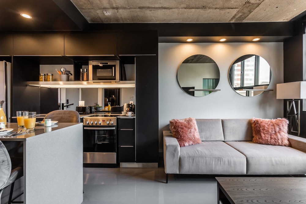 Pierce Boutique Apartments 51/73