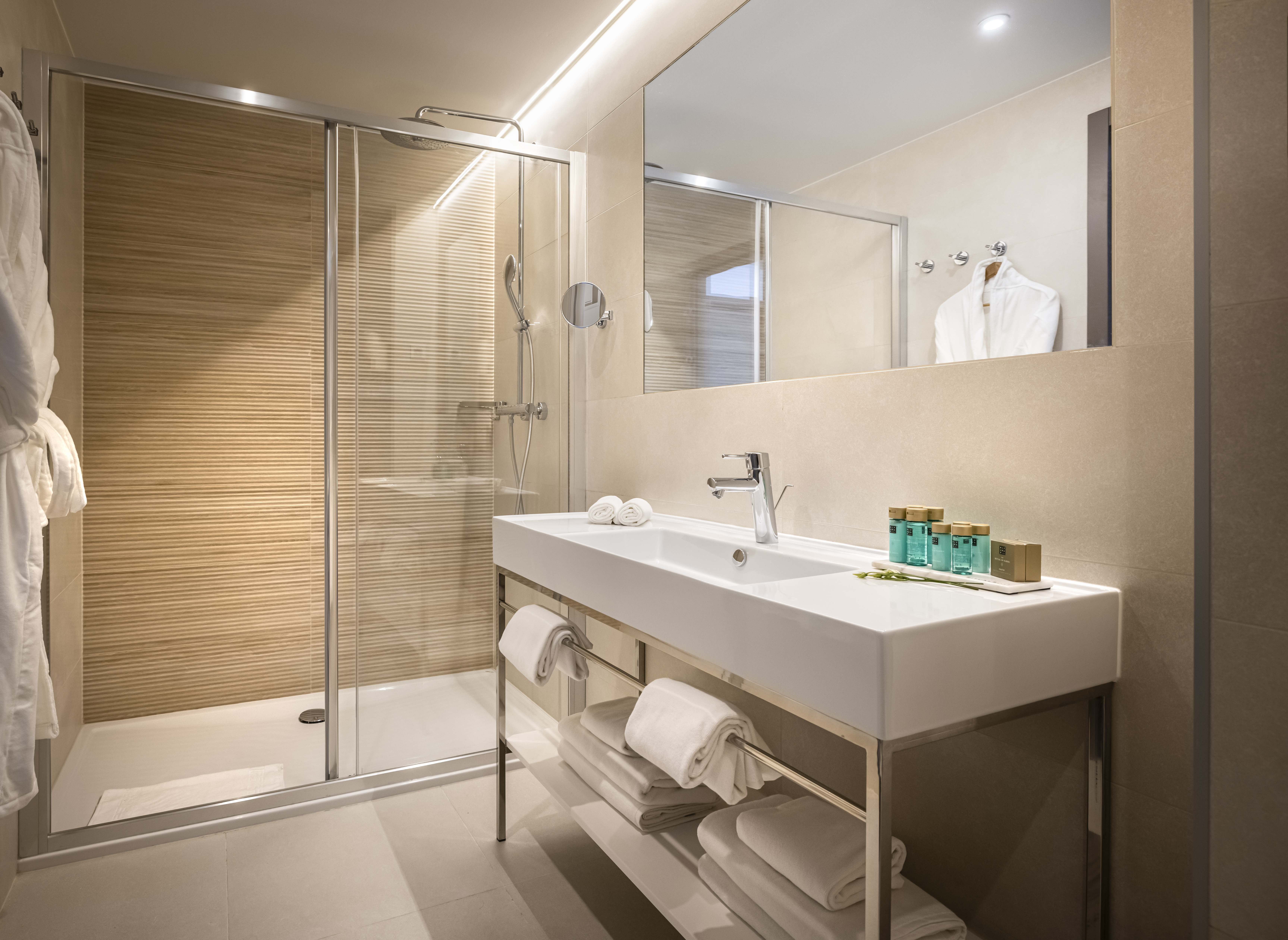 جناح غراند بإطلالة على البحر بشرفة، Aminess Laurel Khalani Hotel 2/2