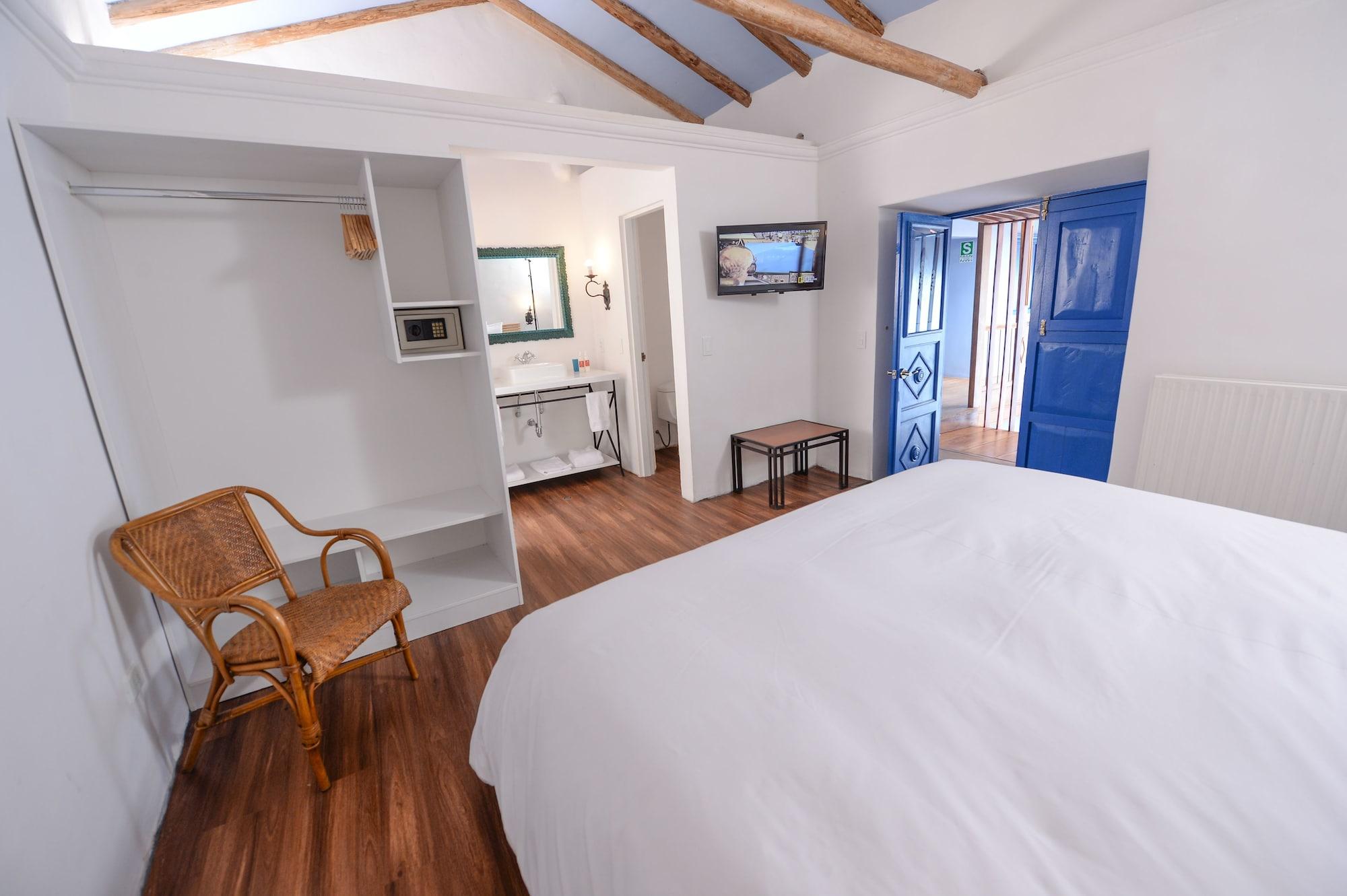 Deluxe, Double or Twin Bed