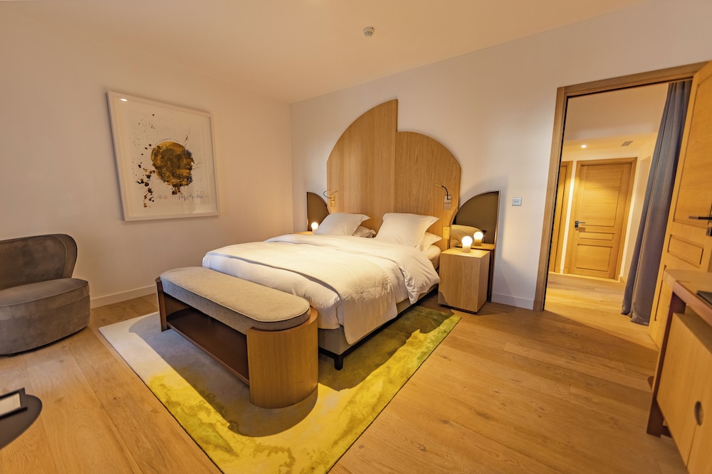 DUPLEX, SUITE