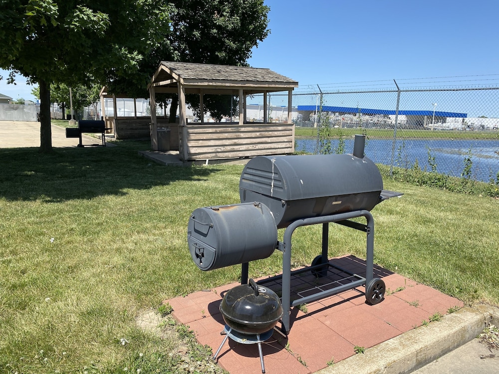 Quality Inn Morton at I-74 24/32