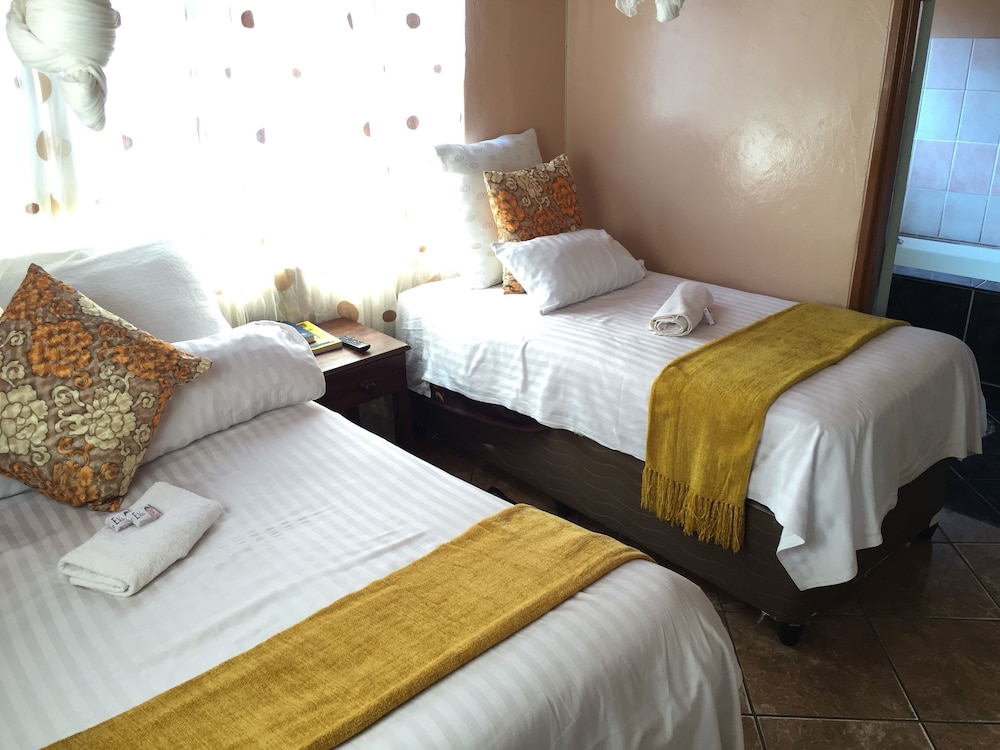 Woodlands Lodge & Tours 13/50