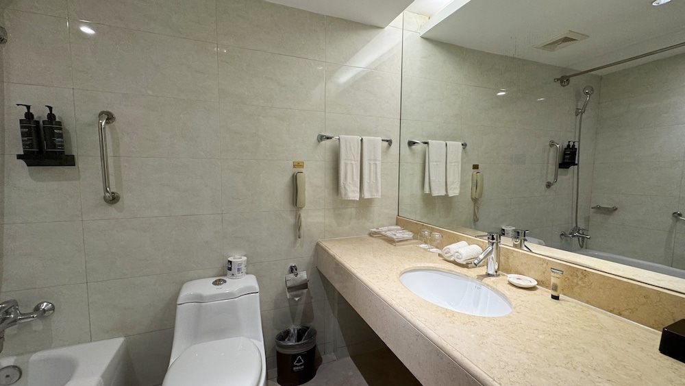 West Capital International Hotel 48/50