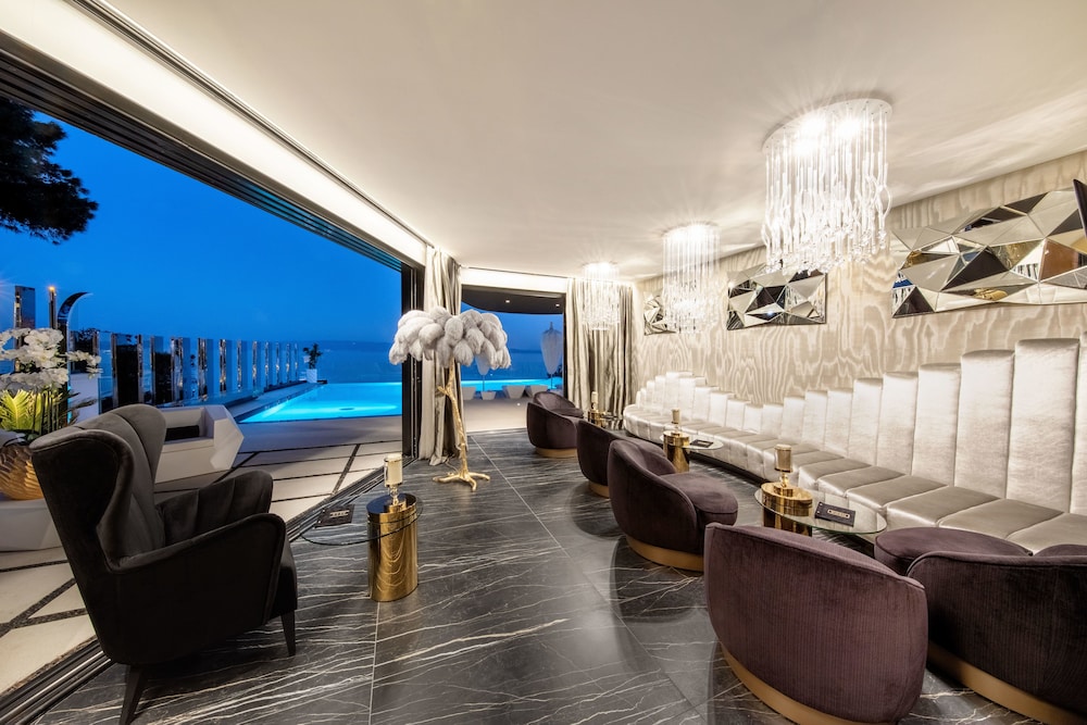 All Suites Hotel Posh 49/65