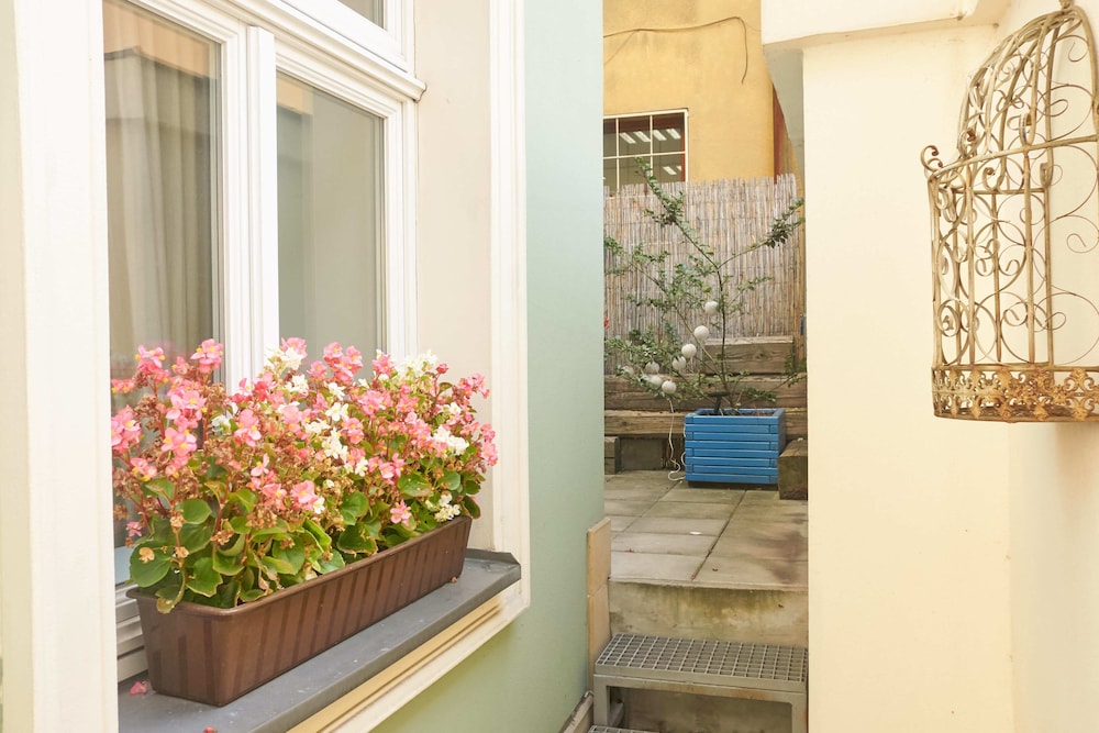 CRYSTAL SUITES CHEZ HELENA 11/64