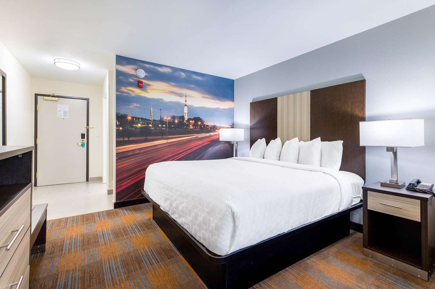 Efficiency, Suite, King Bed