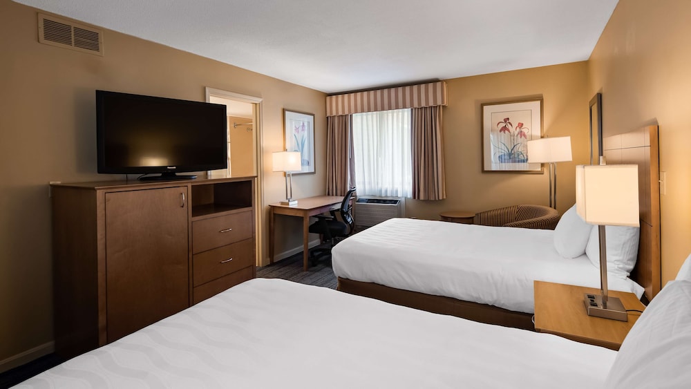 Best Western Inn & Suites Rutland-Killington 18/48