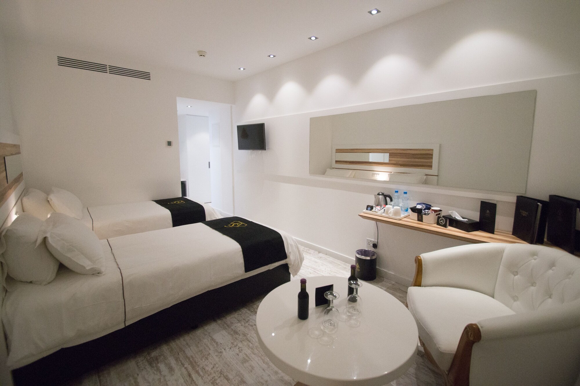 Standard, Twin Beds, Inland View, No Balcony