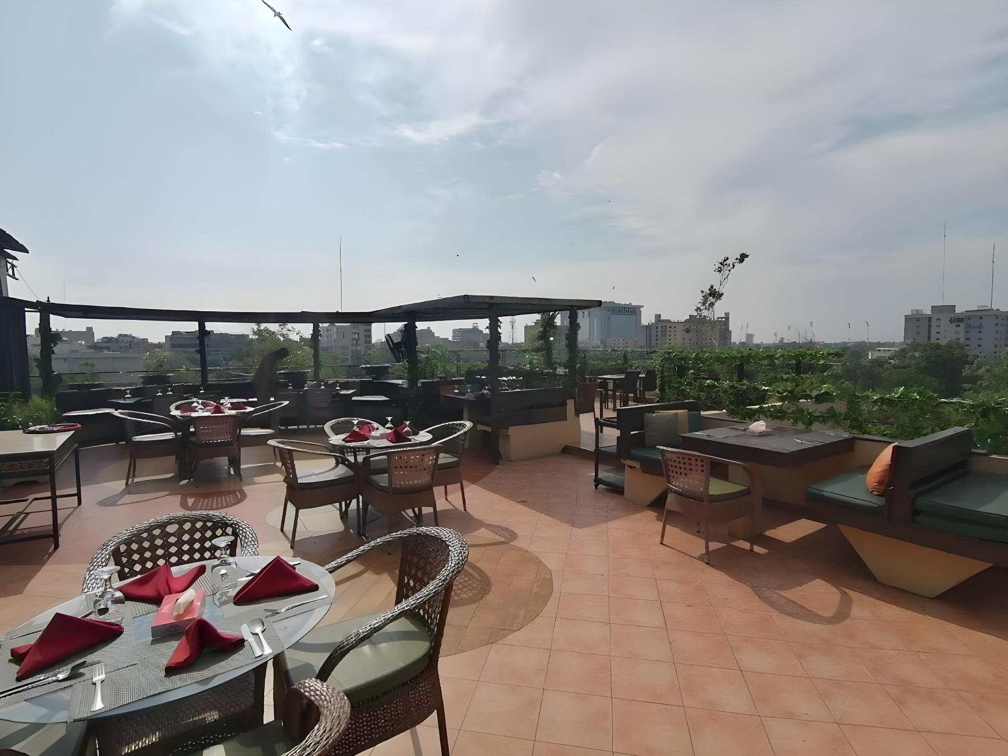 Maisonette Hotels Resorts Lahore 18/28