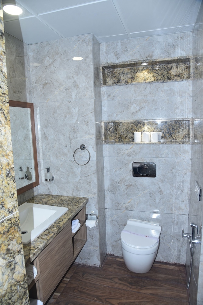 INDO HOKKE HOTEL 49/50