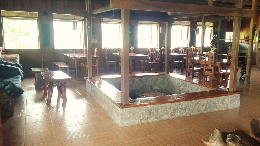 Native Village Inn 4/31