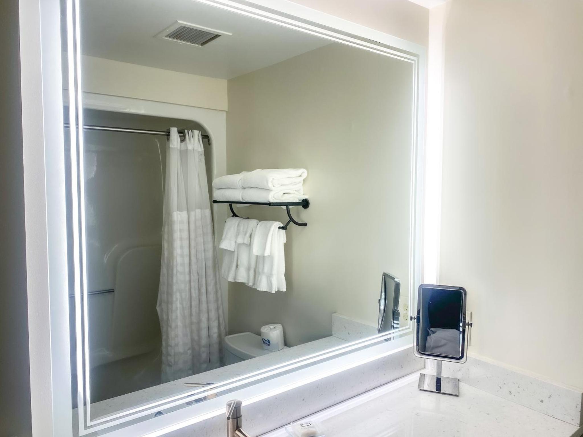 غرفة بسرير كوين في طابق منخفض، Hotel 1620 Plymouth Harbor 6/6
