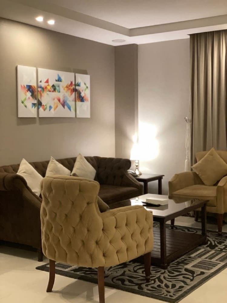 أجنحة ريماز الفندقية(Remaz Suites Hotel) 40/50