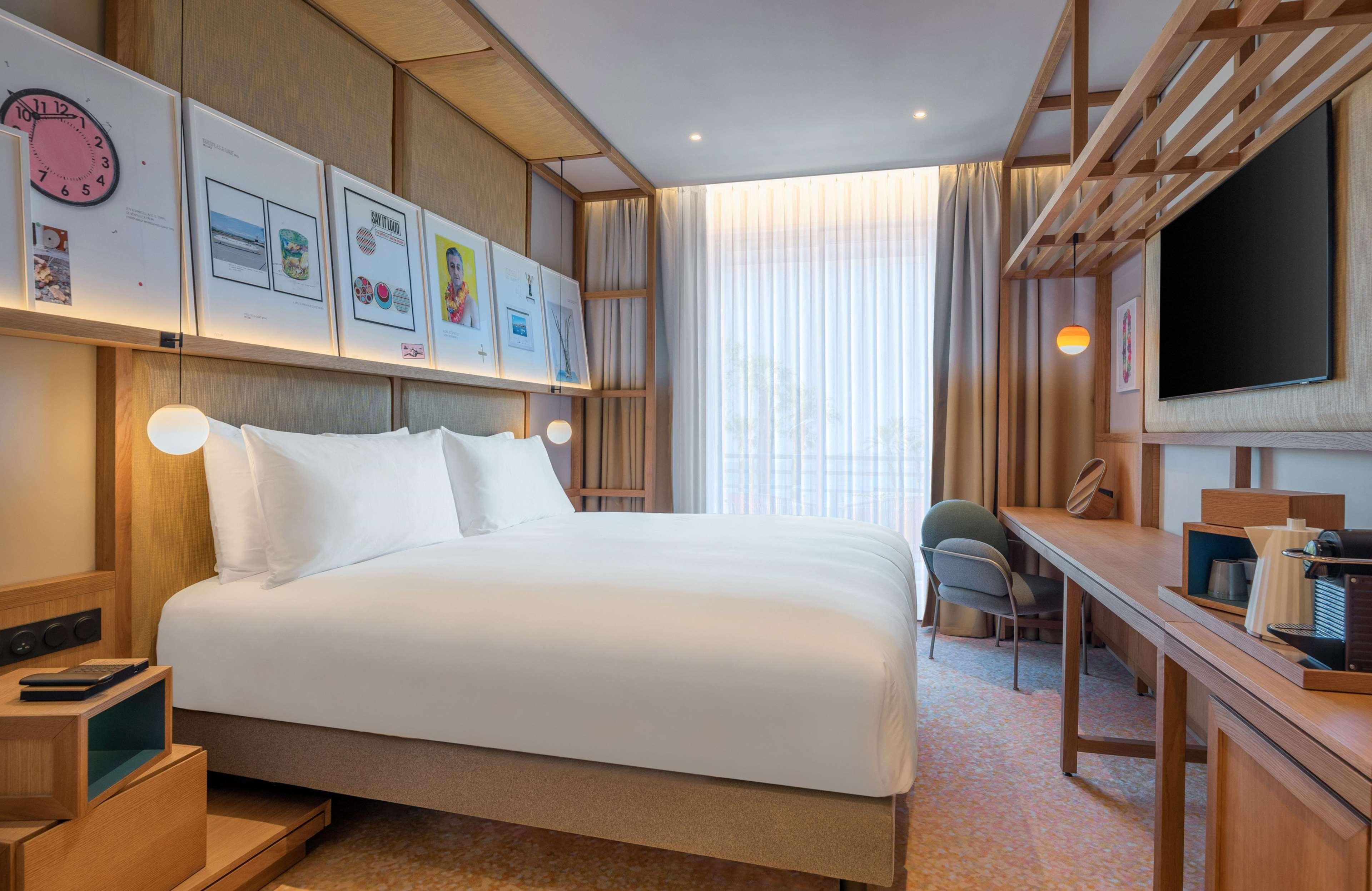 Room, Twin Beds, Partial Sea View