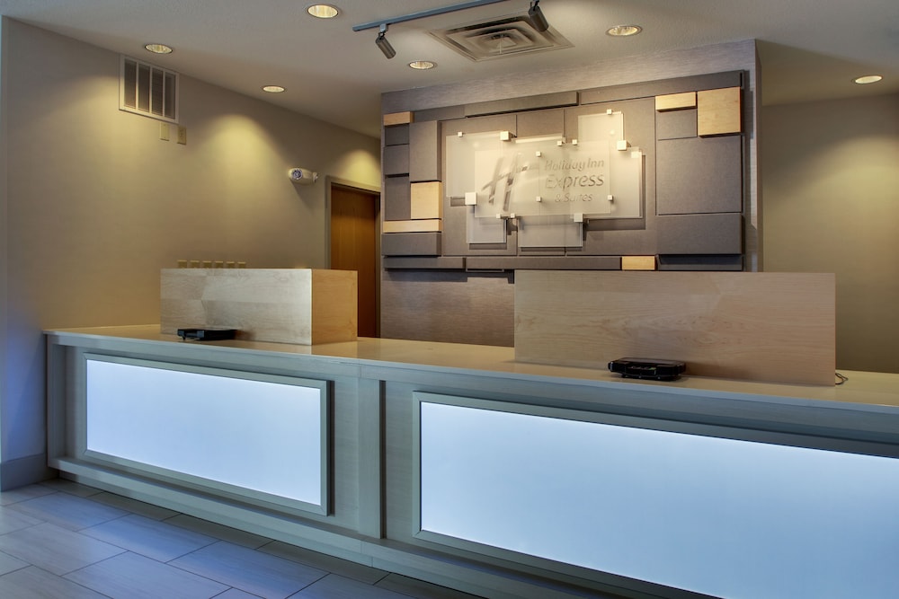 Holiday Inn Express Suites Morris 3/49