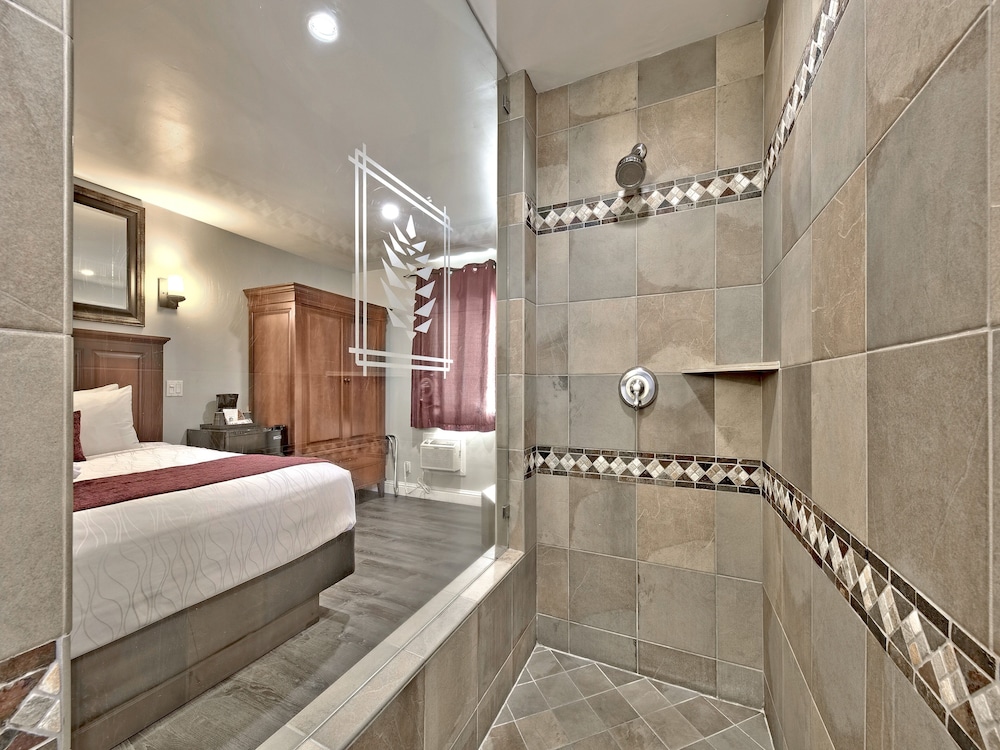 Secrets Inn Lake Tahoe 26/71