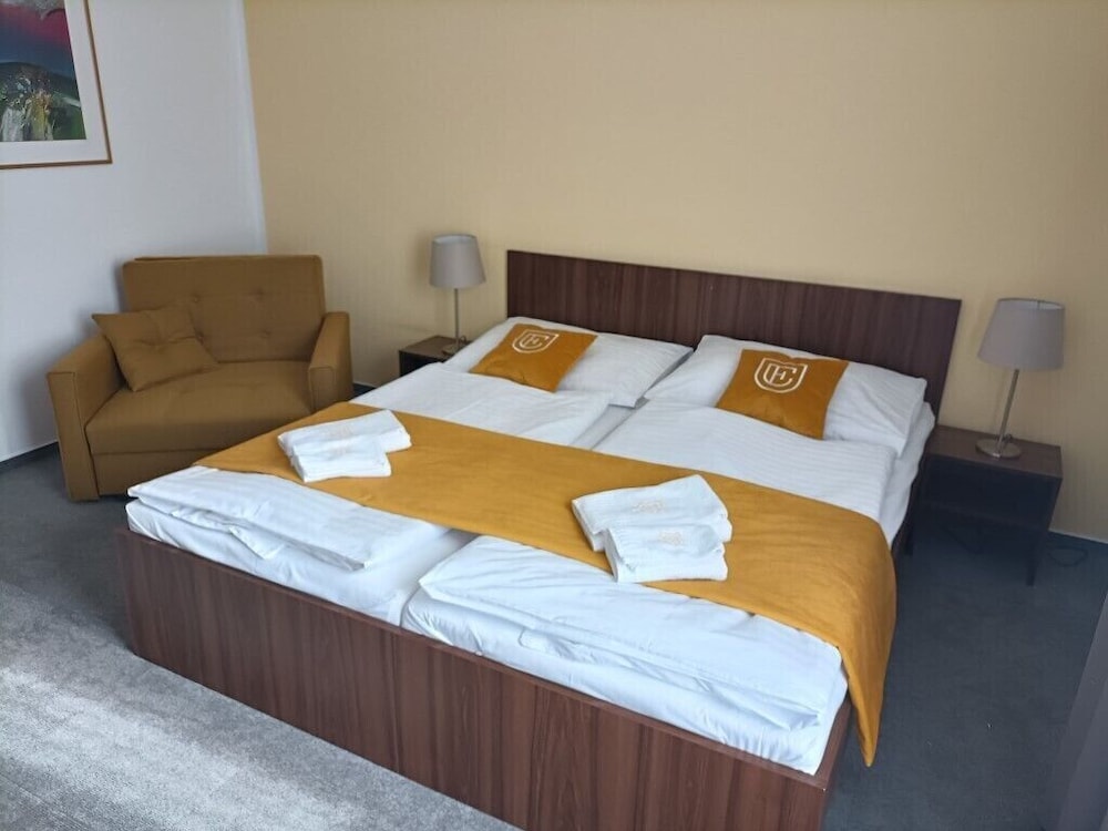 Hotel Eminent 11/45