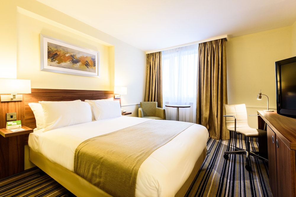 HOLIDAY INN PORTSMOUTH 13/73