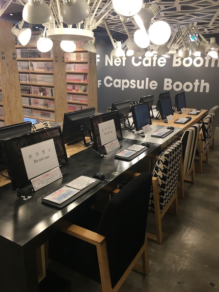 Booth Net Cafe & Capsule 27/30