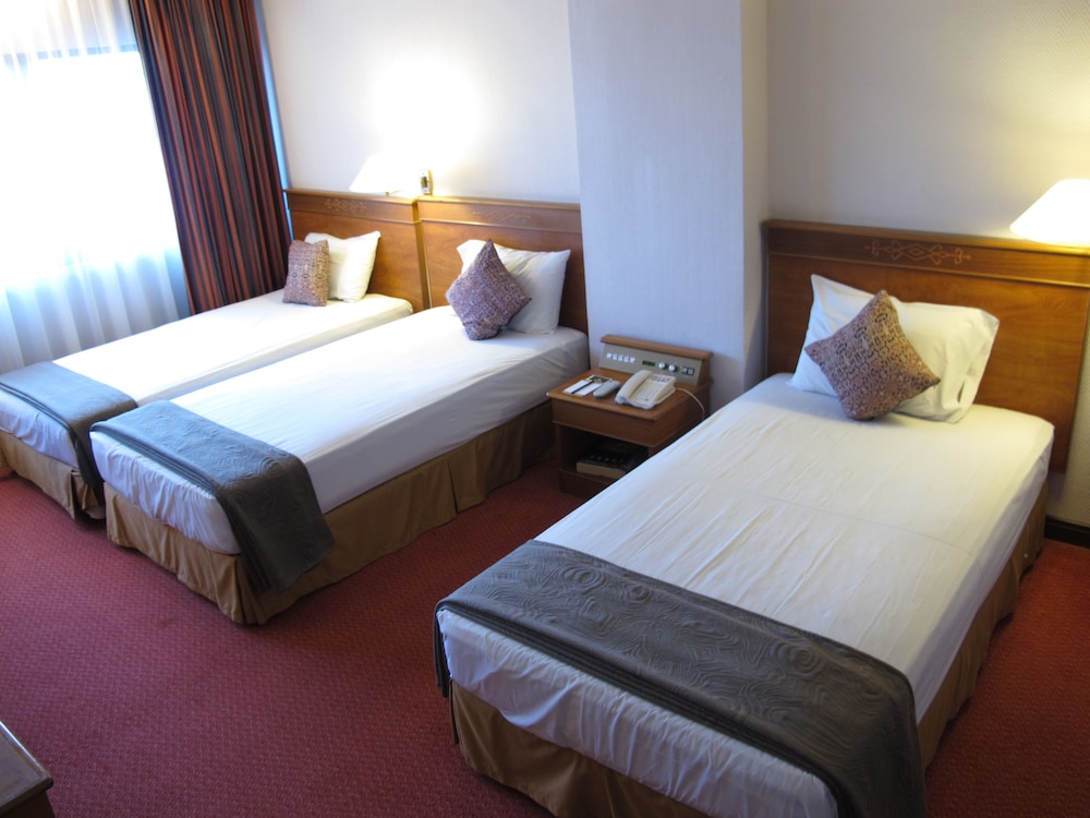 HOTEL GRAND CONTINENTAL KUCHING 23/89