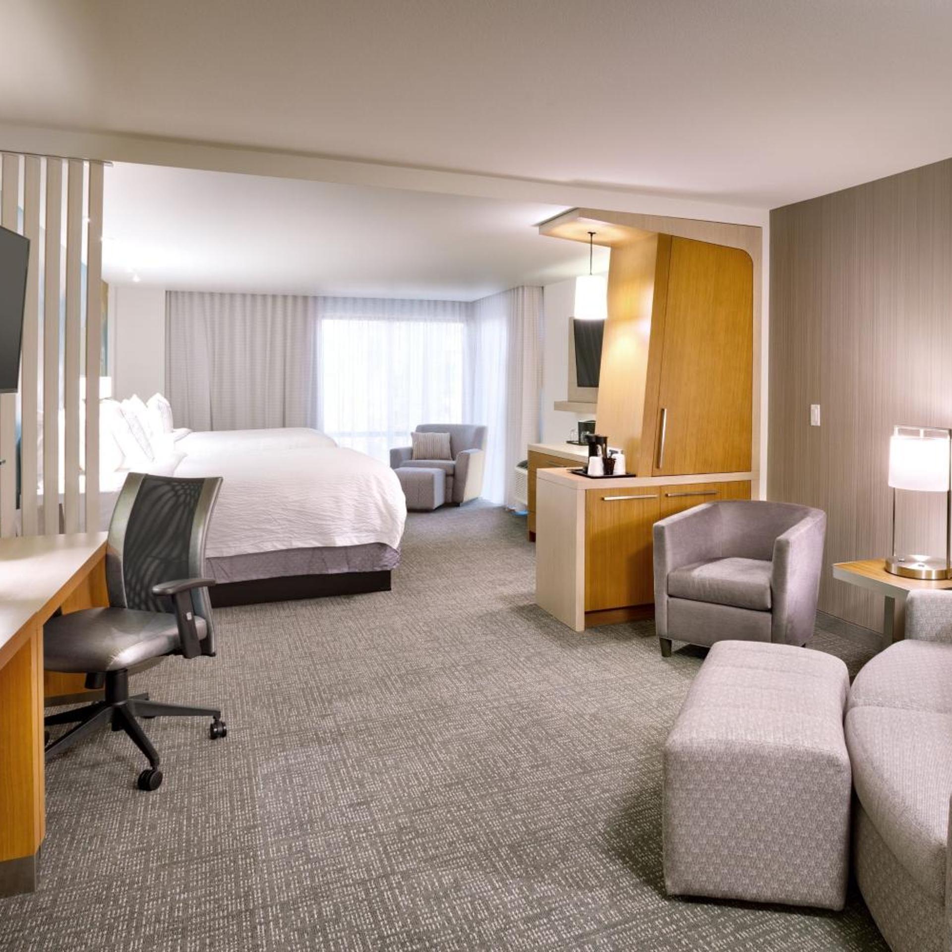 جناح بسريرين كوين مع أريكة بحوض استحمام لذوي الإعاقة، Courtyard Salt Lake City Downtown 2/4