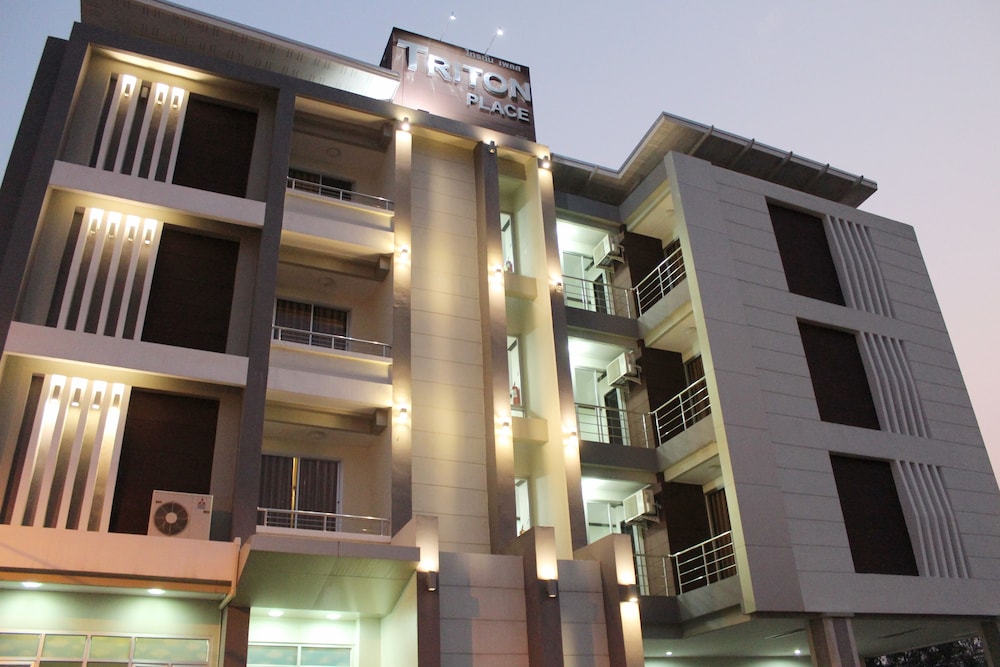 Triton Place 2/52