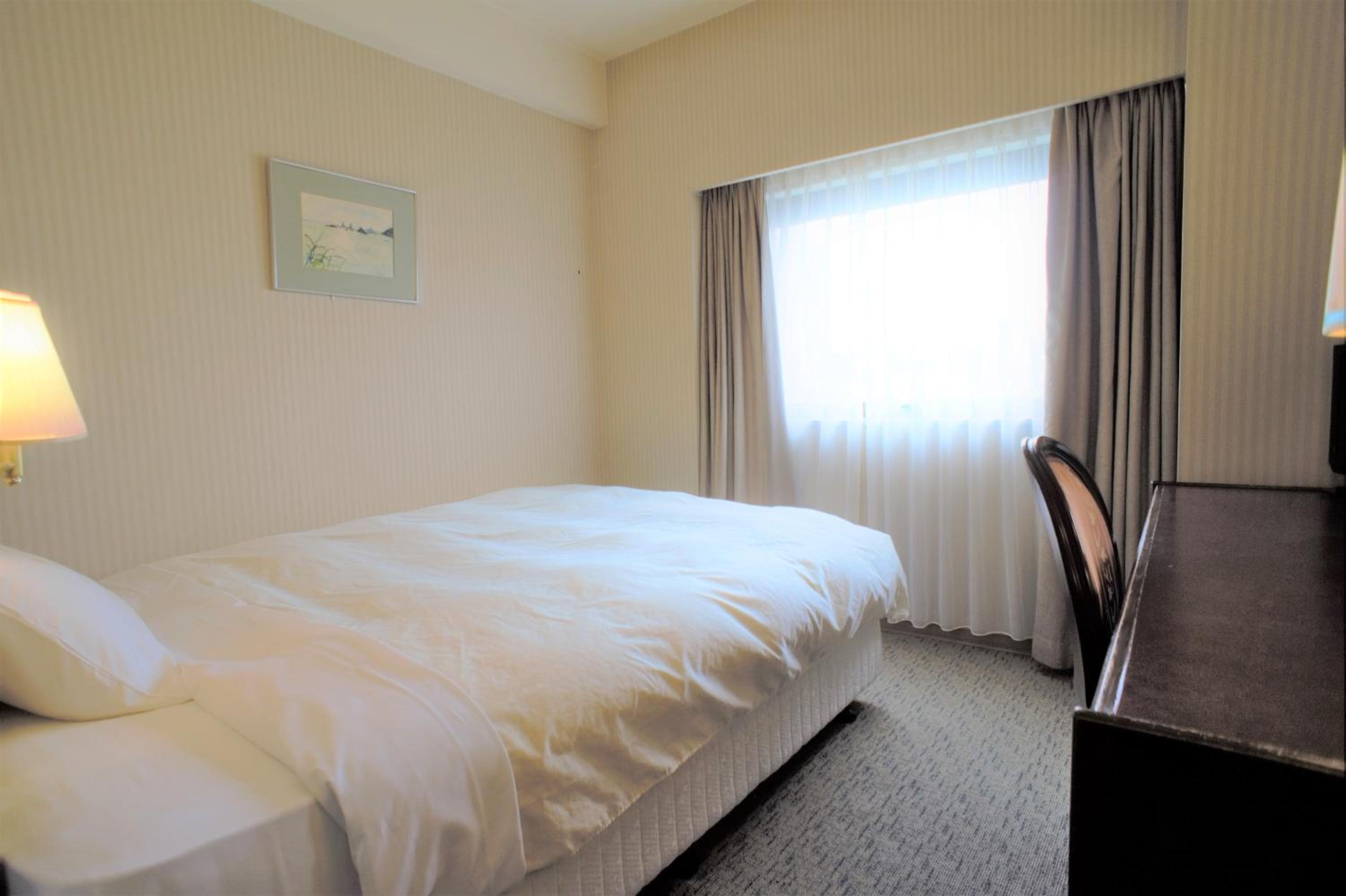 ROOM, SINGLE