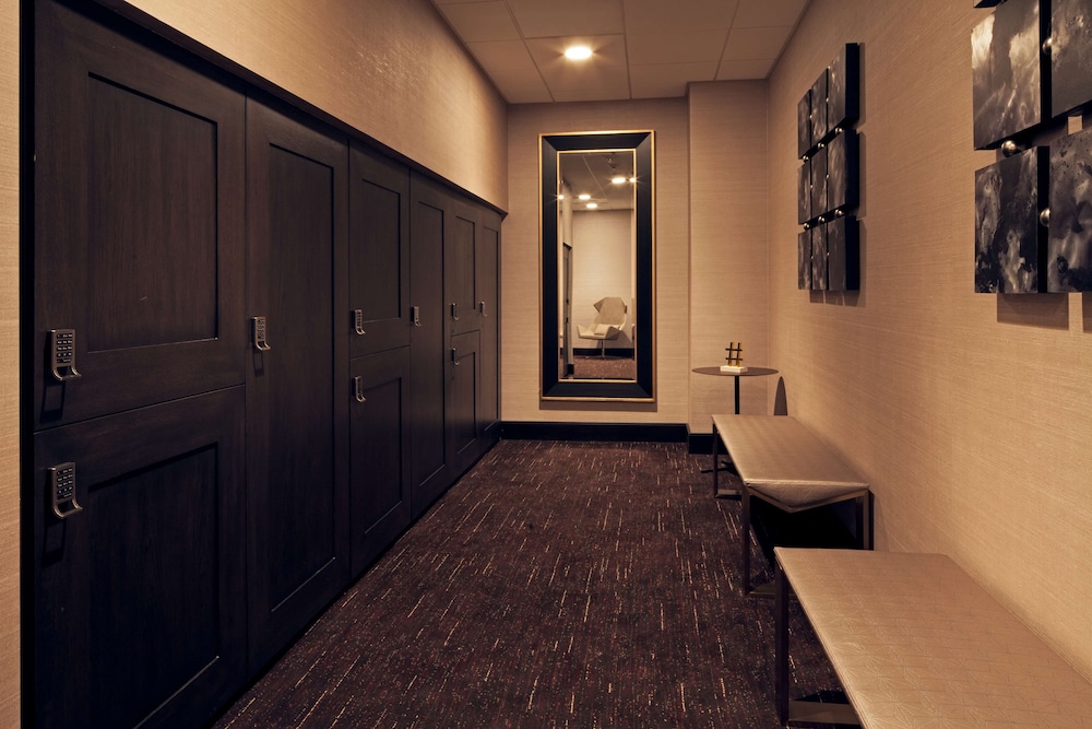 H Hotel Los Angeles, Curio Collection by Hilton 15/59