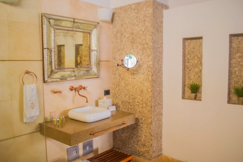 HOTEL BOUTIQUE DON PEPE 70/72