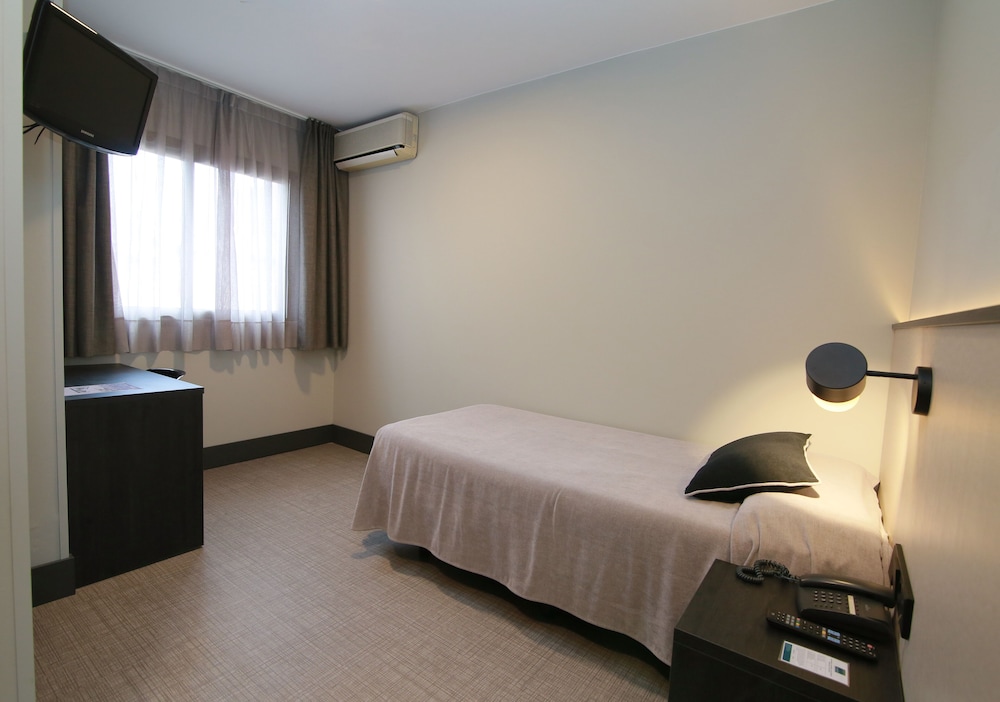 ROOM, SINGLE