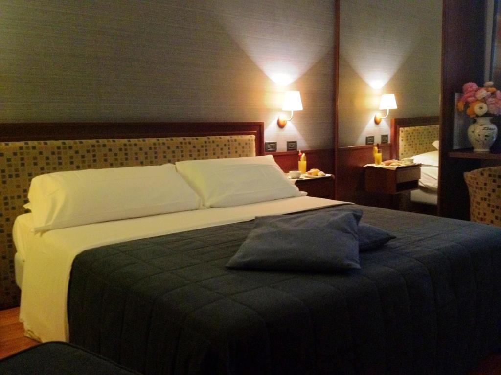 Room, Double or Twin Bed