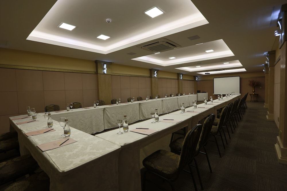 Golden Lis Hotel Boutique 67/76