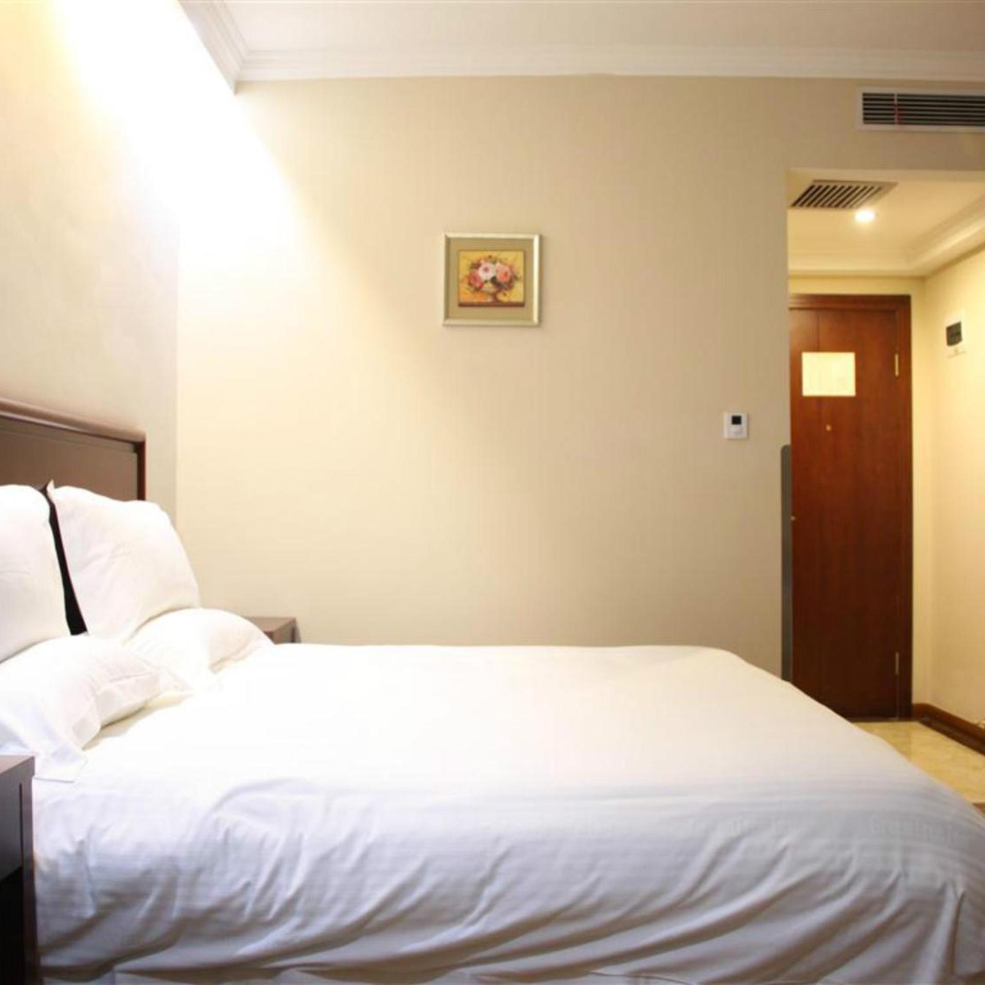 GreenTree Inn Chengde Railway Station Southeast Chengde Century City Business Hotel 13/60