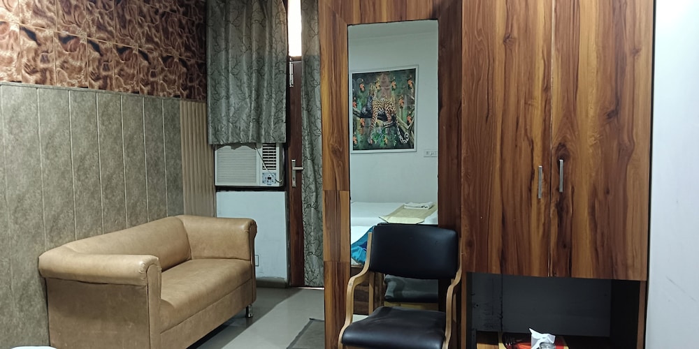 Hotel The RTS, New Delhi 35/50