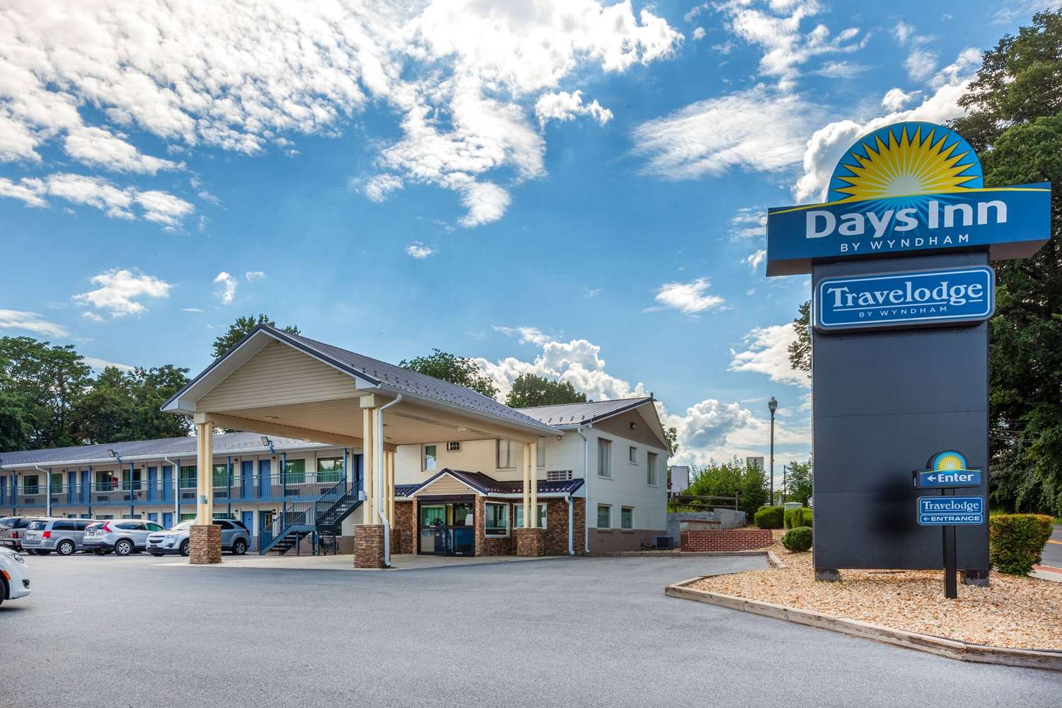 Days Inn by Wyndham Charles Town/Harpers Ferry 4/23